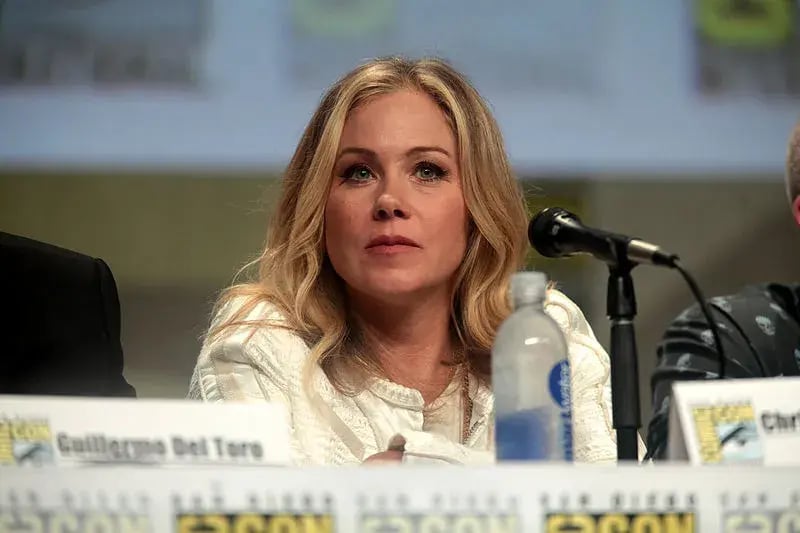 800px-Christina_Applegate_2014_Comic_Con